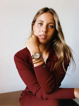 Monotype armbånd med metallperler