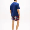 T-skjorte og vevde shorts T-skjorte og vevde shorts