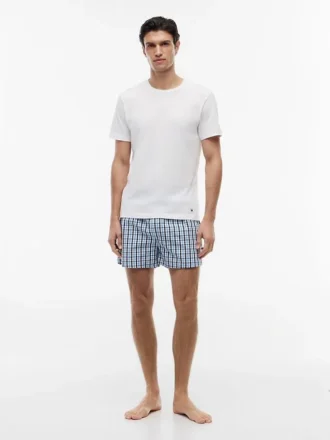 T-skjorte og vevde shorts – pyjamas-gavesett