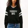 Tommy Jeans 85 Varsity genser med V-hals