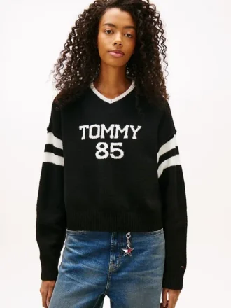 Tommy Jeans 85 Varsity genser med V-hals Tommy Jeans 85 Varsity genser med V-hals