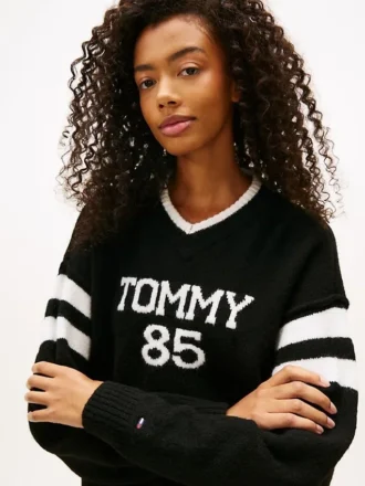 Tommy Jeans 85 Varsity genser med V-hals Tommy Jeans 85 Varsity genser med V-hals