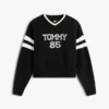 Tommy Jeans 85 Varsity genser med V-hals