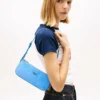 Tommy Jeans skulderveske i semsket skinn