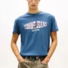 Tommy Jeans T-skjorte med bølget flagglogo