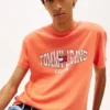 Tommy Jeans T-skjorte med bølget flagglogo