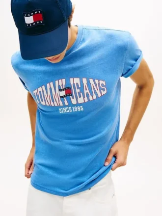Tommy Jeans T-skjorte med bølget flagglogo