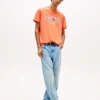 Tommy Jeans T-skjorte med bølget flagglogo