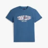 Tommy Jeans T-skjorte med bølget flagglogo