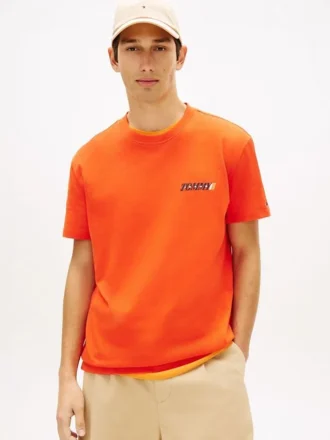 Tommy Jeans T-skjorte med logo på ryggen