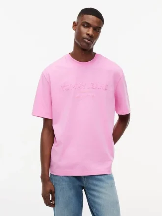 Tommy Jeans T-skjorte med slitt logo
