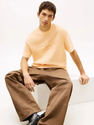 Tommy Jeans T-skjorte med slitt logo
