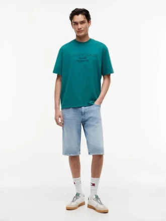 Tommy Jeans T-skjorte med slitt logo