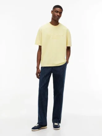 tommy jeans t skjorte med slitt logo 2 6 330x440 - Tommy Jeans T-skjorte med slitt logo