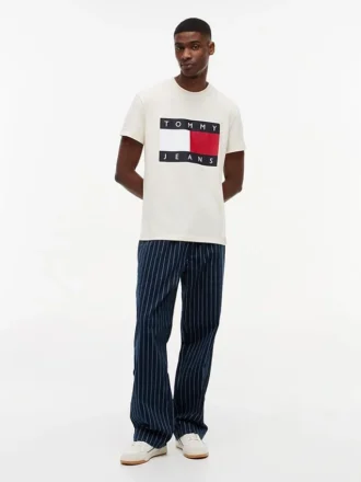 Tommy Jeans T-skjorte med stort flagglogo