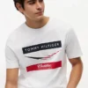Tommy x Cadillac F1® Team Chevron T-skjorte