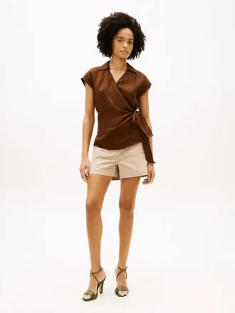 Twill-shorts med lommer og gullknapper