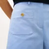Twill-shorts med lommer og gullknapper