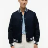 Vannavvisende varsityjakke med flagglogo